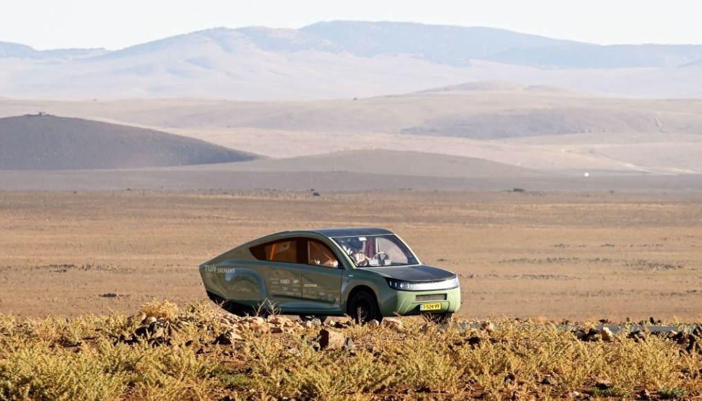 «Первый в мире внедорожный внедорожник на солнечной энергии» проехал по Марокко, питаясь только от солнца