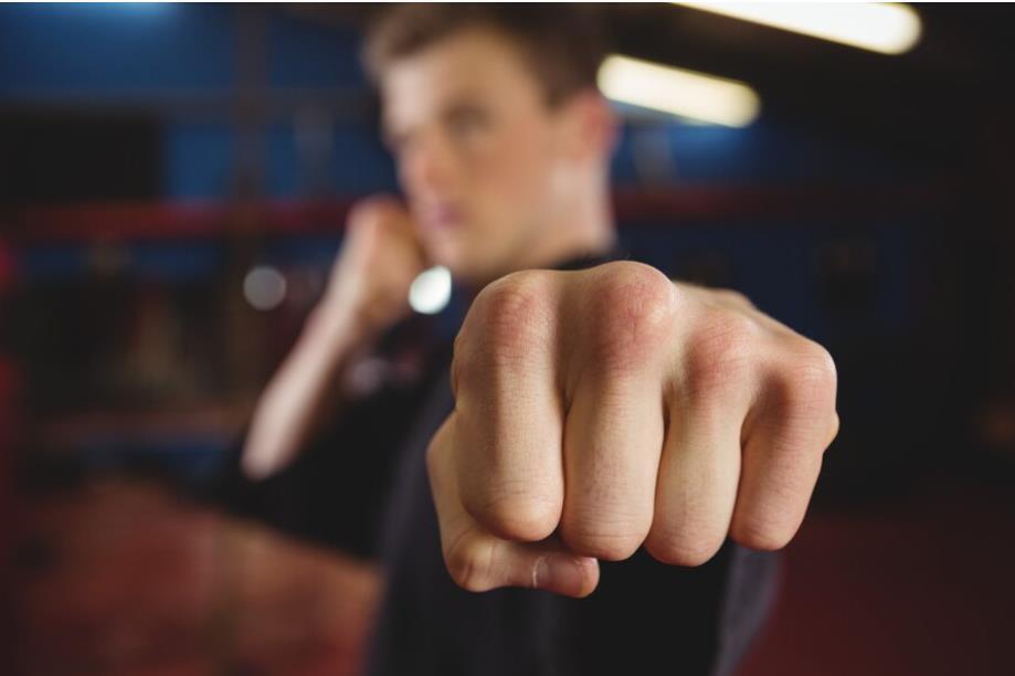 Суд запретил выгонять из дома пьяных гостей