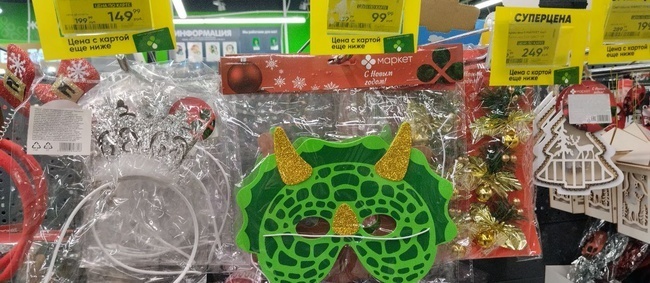 Заглянула в Перекресток и порадовалась красоте новогодних игрушек