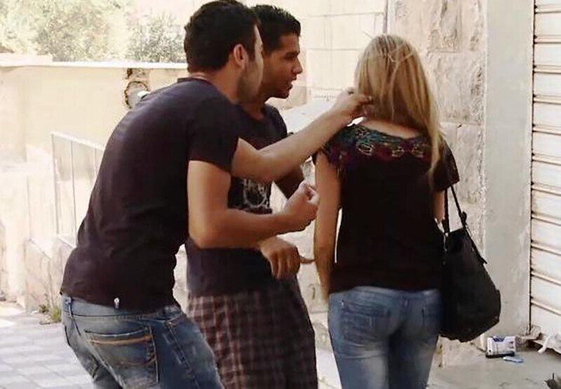 Почему русский мужчина не должен позволять мигранту агрессивно приставать к женщинам