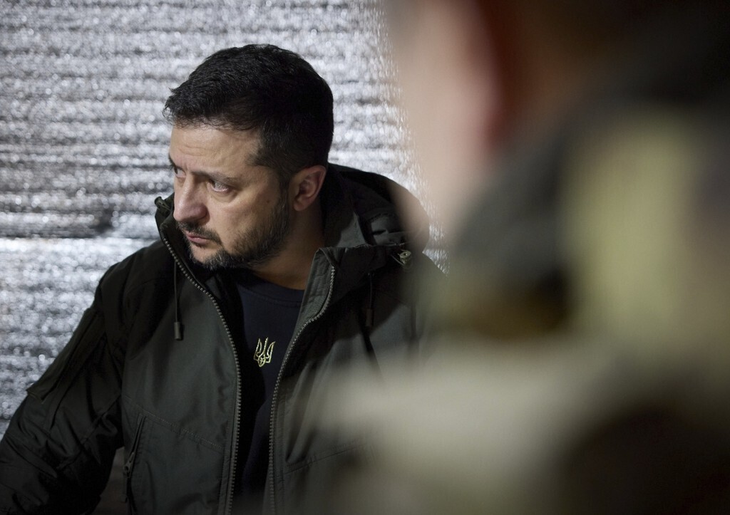 Зеленский просит Европу наказать Россию за СВО!