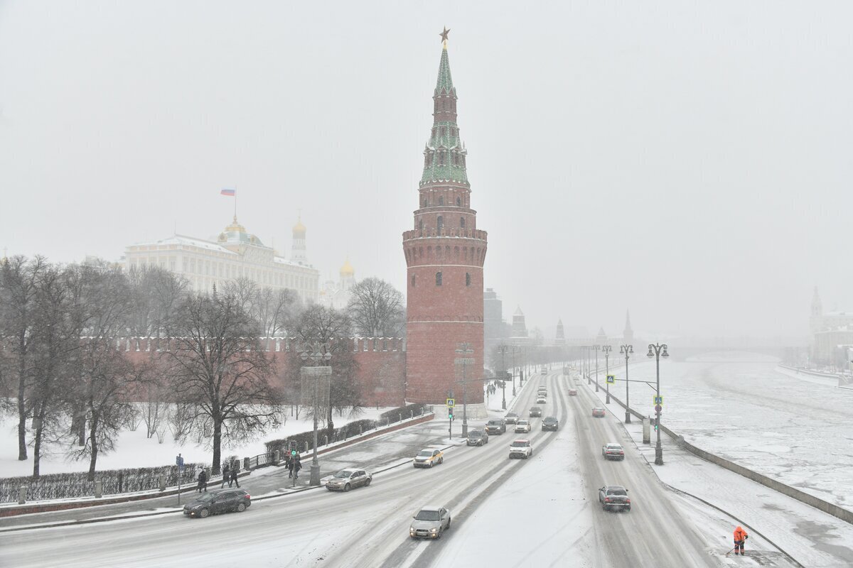 Синоптики поделились прогнозом погоды в столичном регионе на первую рабочую неделю, предсказывая постепенный уход от аномальных погодных условий.