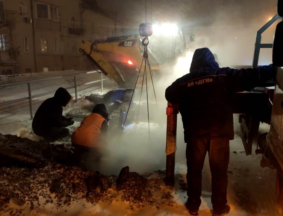 Куда утекают наши денежки за оплату тепла и горячей воды, когда рвутся трубы