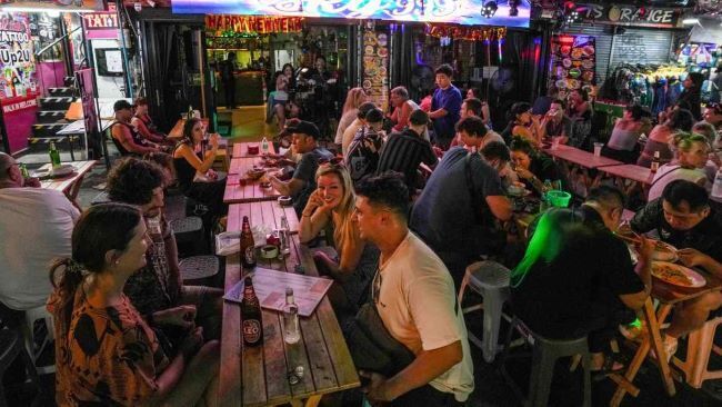 Увеличение продолжительности ночной жизни возрождает тайский туризм