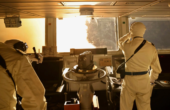 Войска США и Великобритании перехватили 21 снаряд, нацеленный на корабли в Красном море.