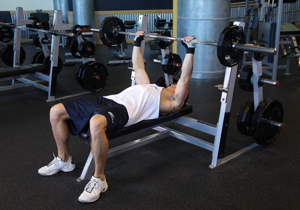 Журналисты известного издания Men Today опубликовали статью о трех упражнениях, которые следует избегать мужчинам старше 50 лет