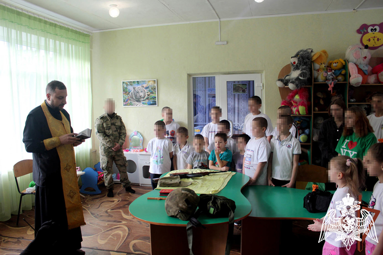 Росгвардейцы навестили воспитанников детского дома в ДНР