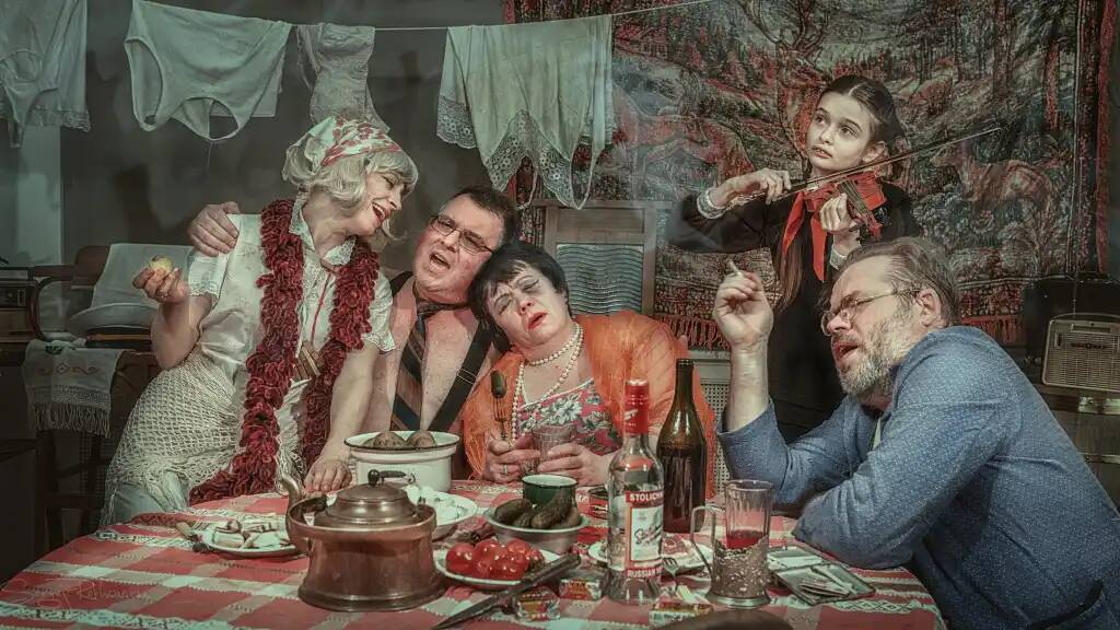 Почему наши бабушки, папы и мамы пели песни?