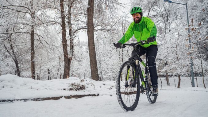 "Зимний спорт на открытом воздухе: 5 вариантов для ценителей летних видов"
