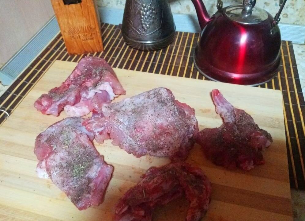 Наше домашнее традиционное блюдо на Старый Новый год — тушёный кролик