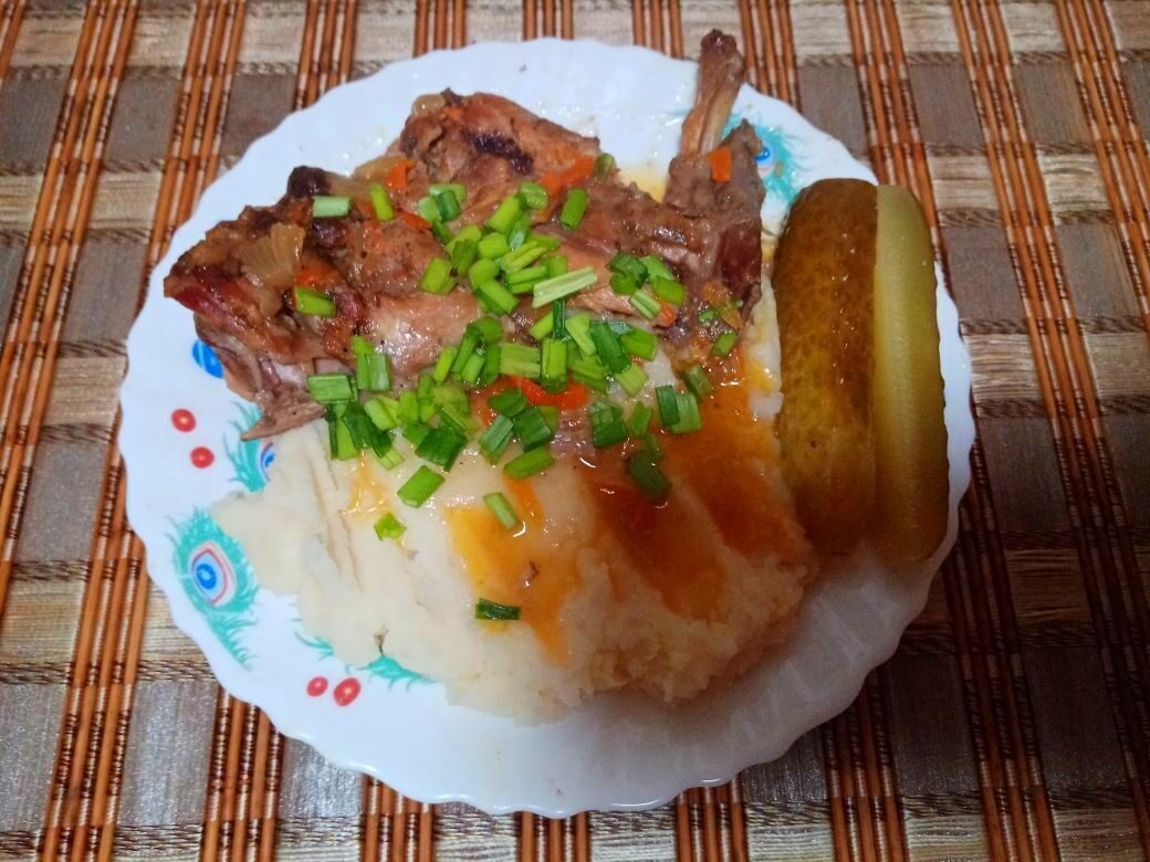 Наше домашнее традиционное блюдо на Старый Новый год — тушёный кролик