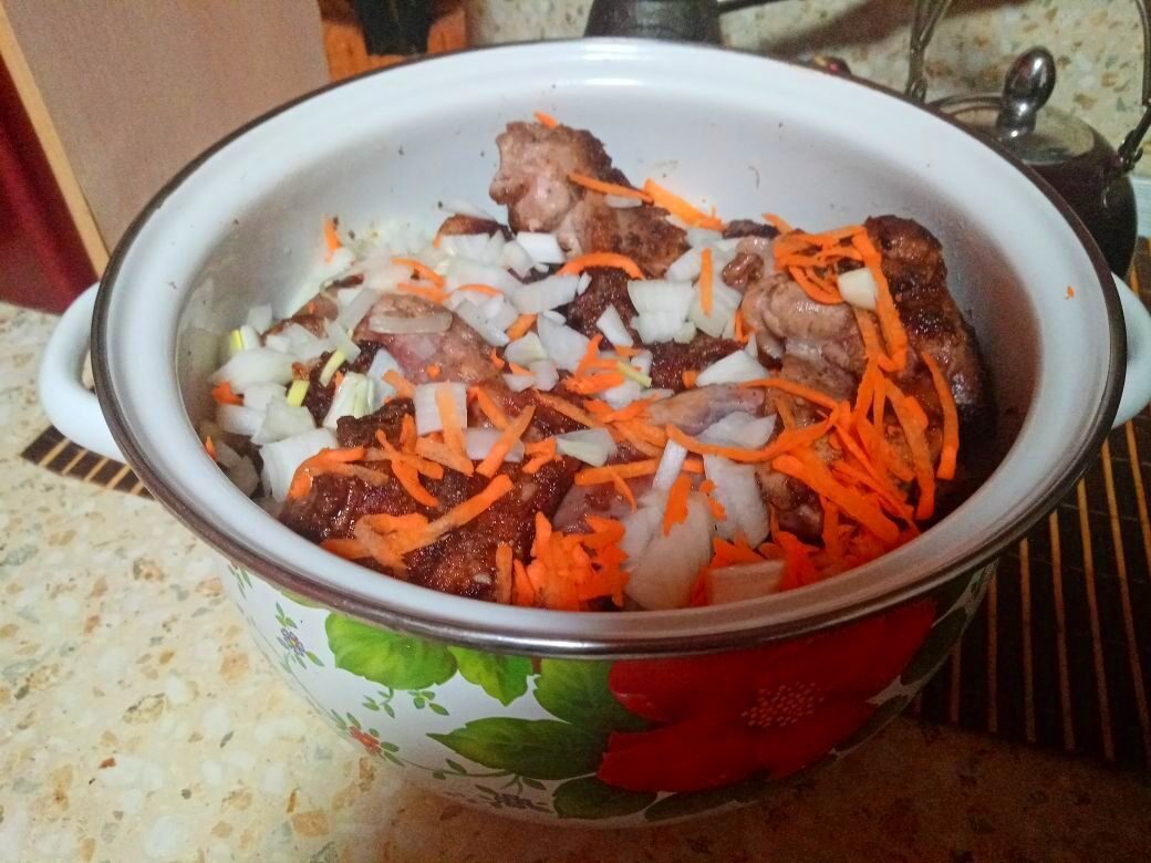 Наше домашнее традиционное блюдо на Старый Новый год — тушёный кролик