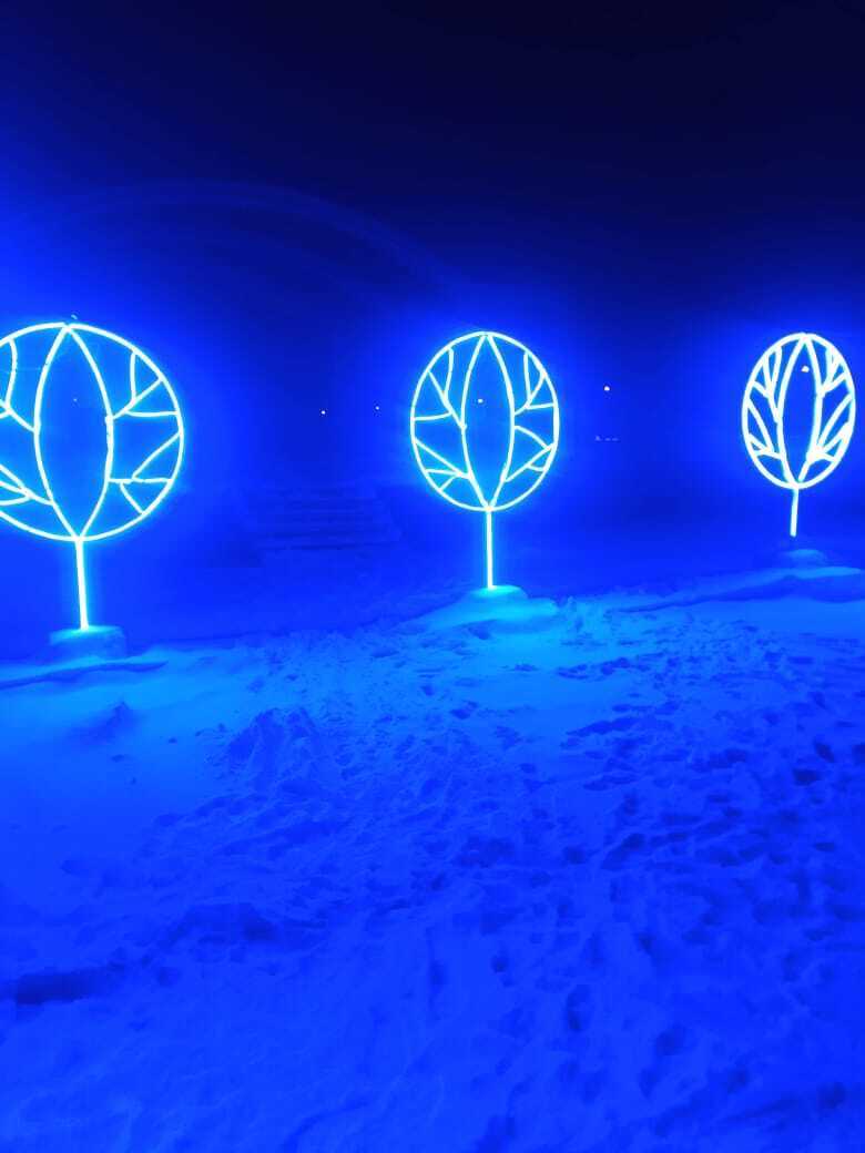 Ночная прогулка по моему родному городу: как украшен провинциальный город к новогодним праздникам, на что можно посмотреть