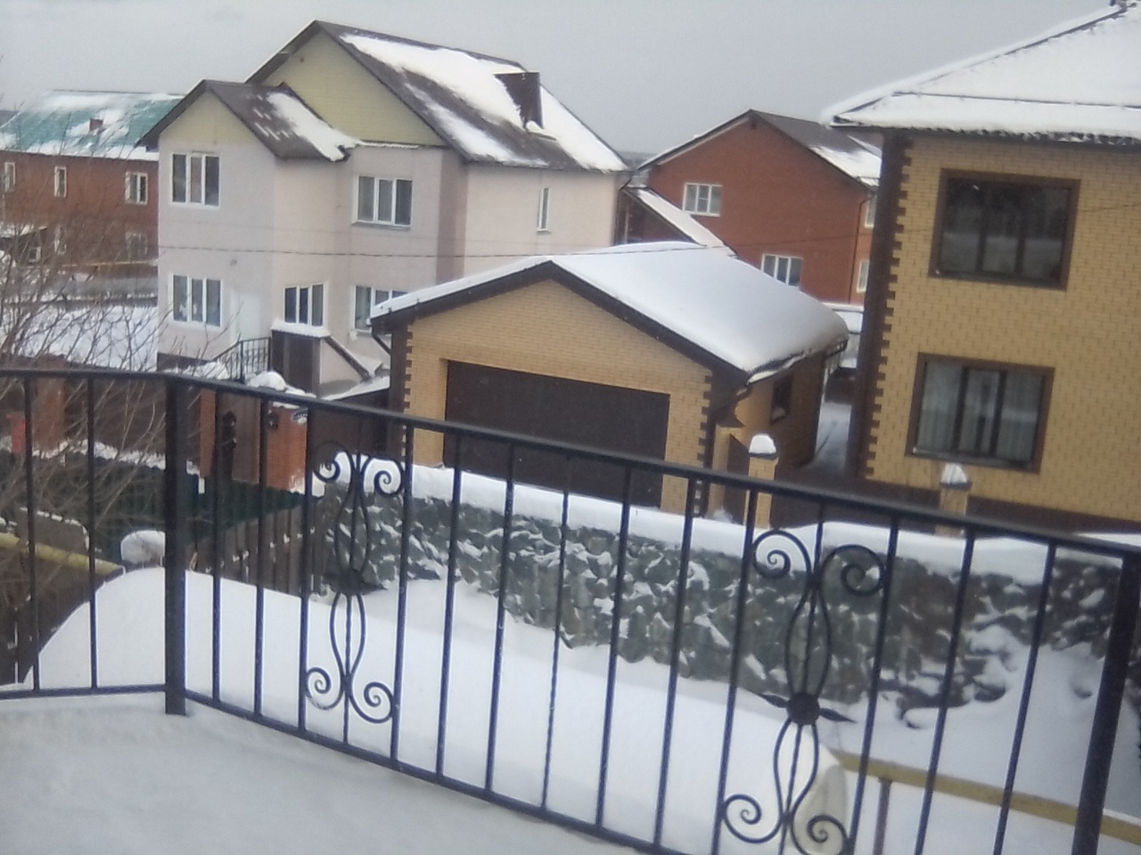 Соседи бывают настолько разными, что иногда приходится квартиру или дом из-за них продавать