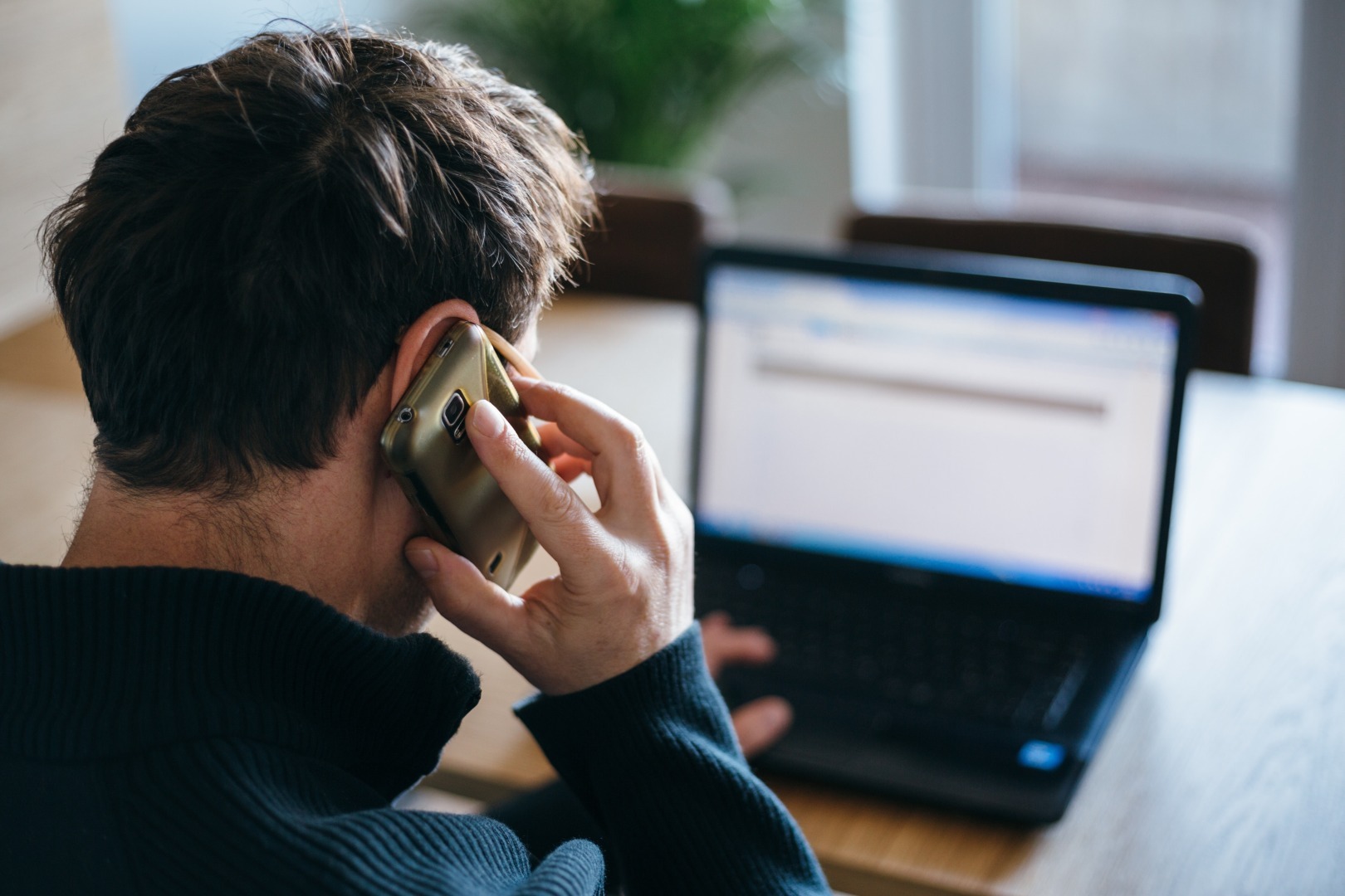 Банки передают номера клиентов мошенникам? Как мошенники узнают про вас?