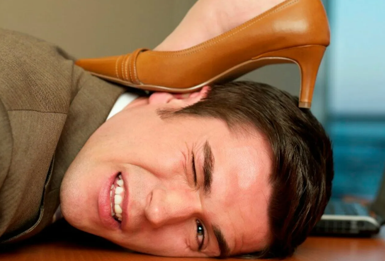 Мужчины становятся "бабами": почему женщины теряют к ним уважение?