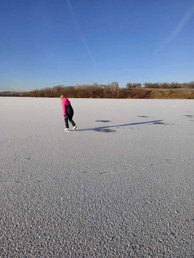 Мой самый любимый зимний вид спорта: катание на коньках на катке и водоемах, розовые щеки и масса положительных эмоций. Вставайте, друзья,на коньки!!!