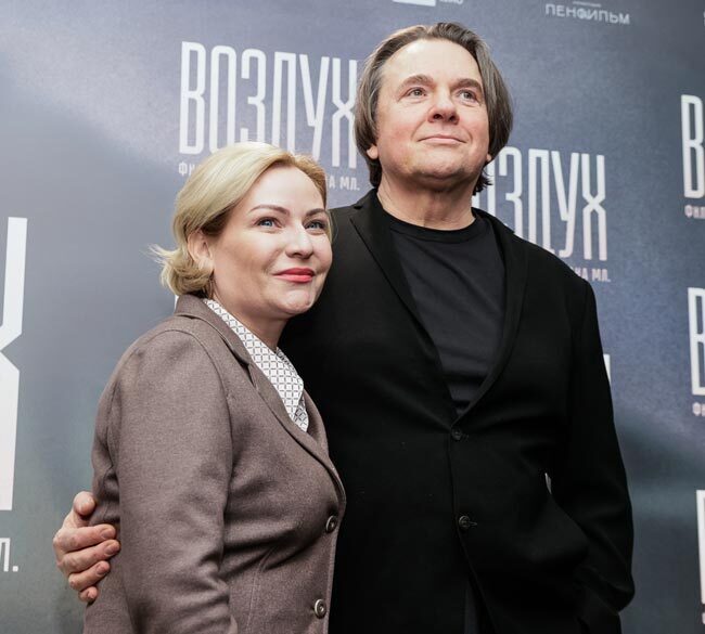 Константин Эрнст появился на премьере фильма "Воздух" без своей жены