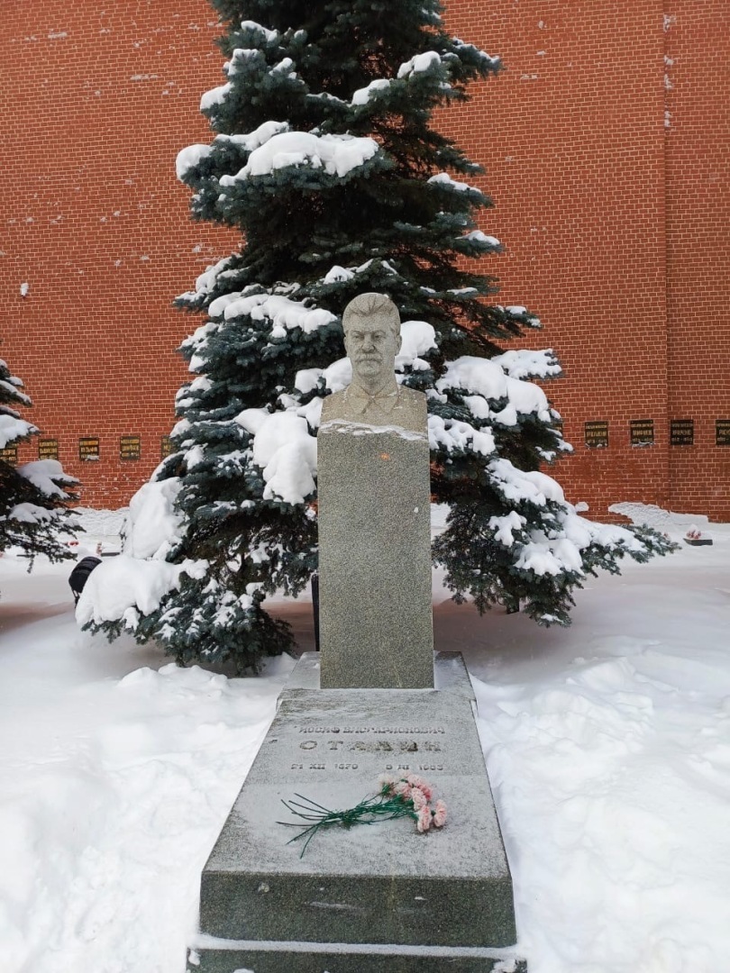 Если и начинать путешествия по России, то только с самого центра истории – Мавзолей. Приглашаю на экскурсию в самый центр Москвы! Фото