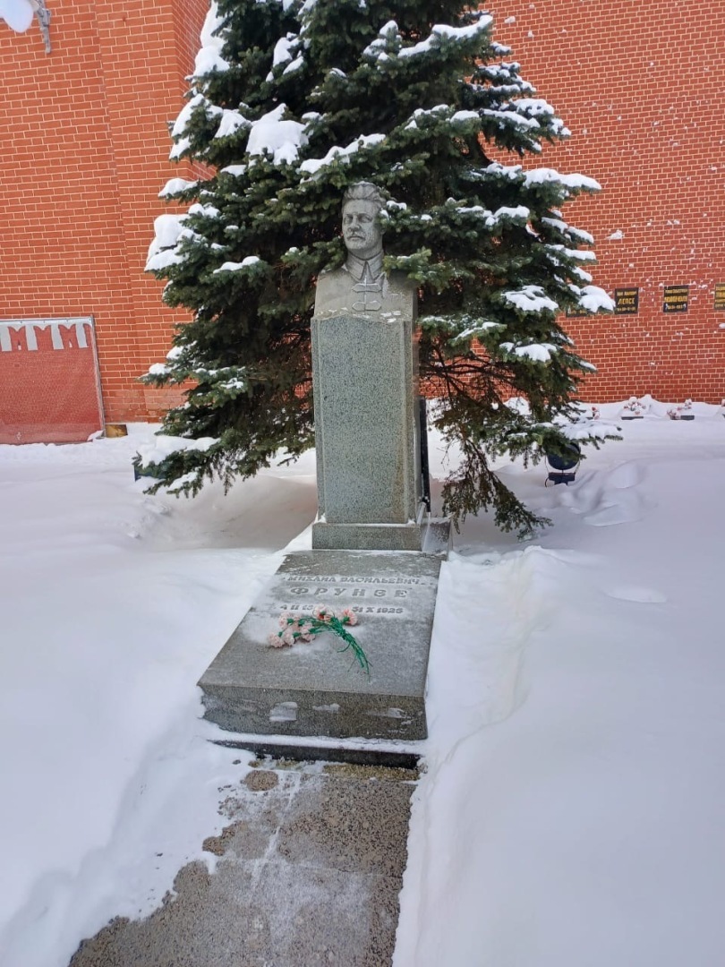 Если и начинать путешествия по России, то только с самого центра истории – Мавзолей. Приглашаю на экскурсию в самый центр Москвы! Фото