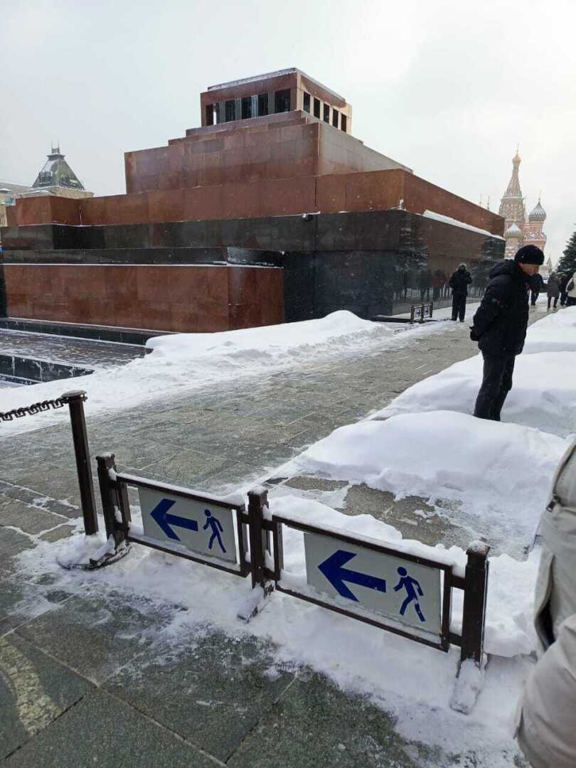 Если и начинать путешествия по России, то только с самого центра истории – Мавзолей. Приглашаю на экскурсию в самый центр Москвы! Фото