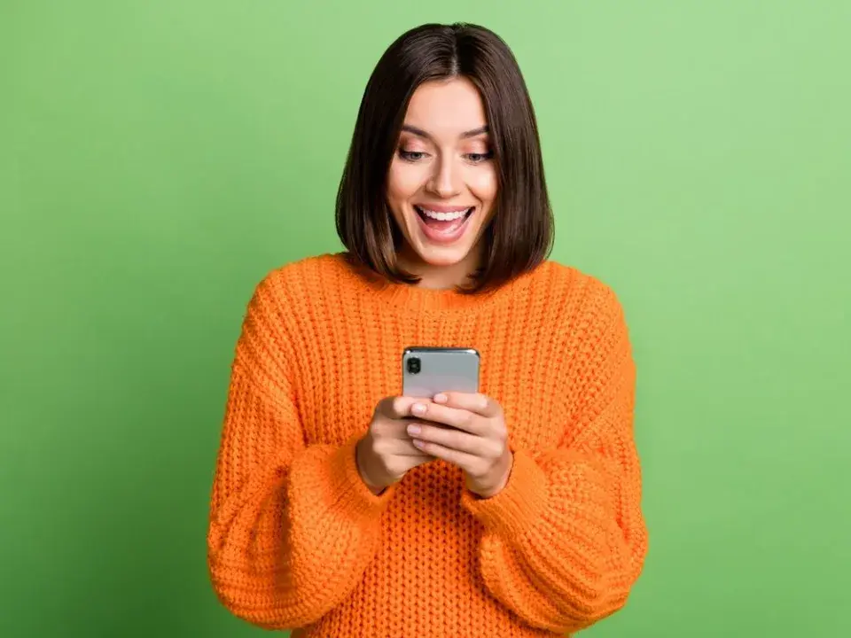 "Редизайн и Инновации: Что Ждать от WhatsApp в 2024 году"