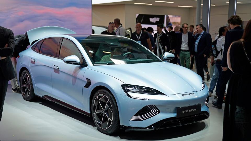 BYD: Китайский Гигант Электромобильной Индустрии, Догоняющий Tesla