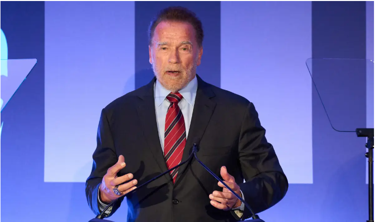 Арнольд Шварценеггер продал часы, из-за которых его задержали