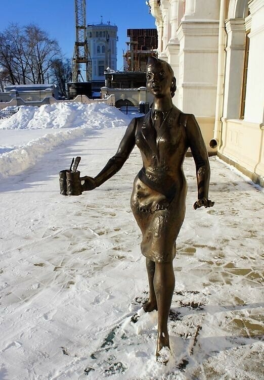 Моя экскурсия по городу Екатеринбургу Свердловской обл. Памятник "Капсула времени". Памятник-копилка бездомной собаке. Памятник банковской карте