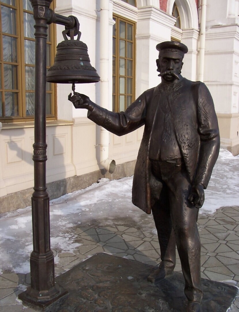 Моя экскурсия по городу Екатеринбургу Свердловской обл. Памятник "Капсула времени". Памятник-копилка бездомной собаке. Памятник банковской карте