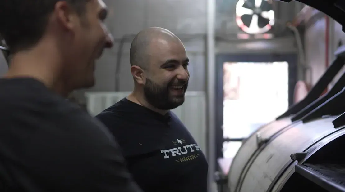 Эта скрытая от посторонних глаз барбекю-барахолка берет Дубай штурмом