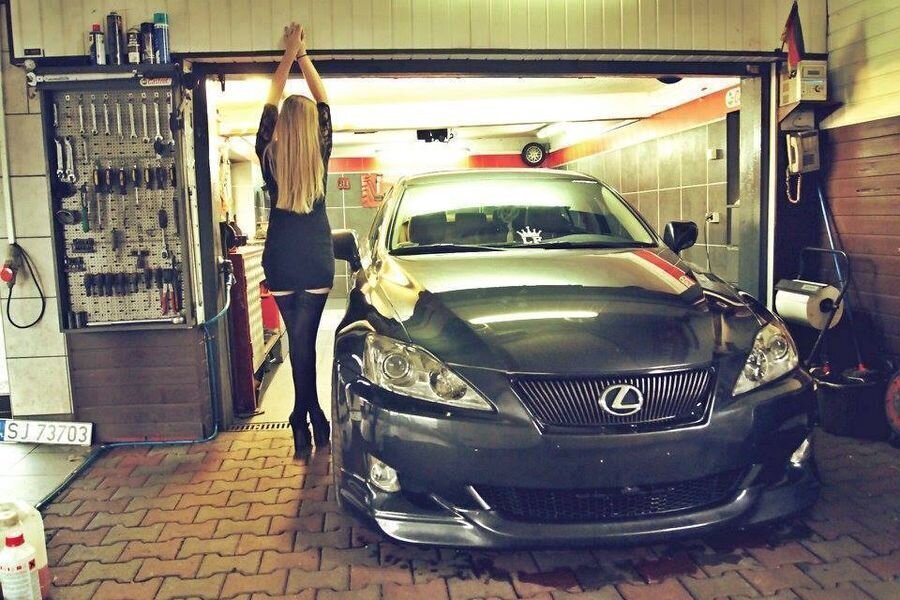 Между прошлым и будущим. Юная хозяйка автомастерской