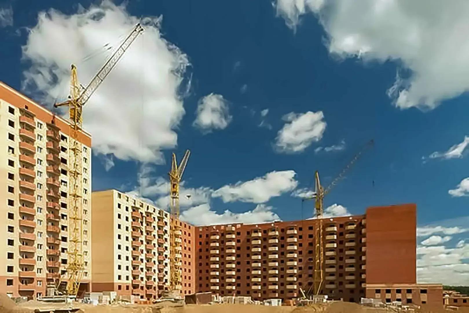 Строим жилье неподъемное в цене.