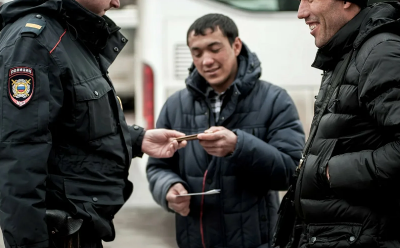 Криминальные гастарбайтеры: МВД назвало страны, граждане которых чаще всего совершают преступления в России