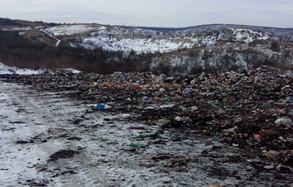 Гуманитарная помощь для военнослужащих оказалась на свалке. Жуткий случай в ДНР.