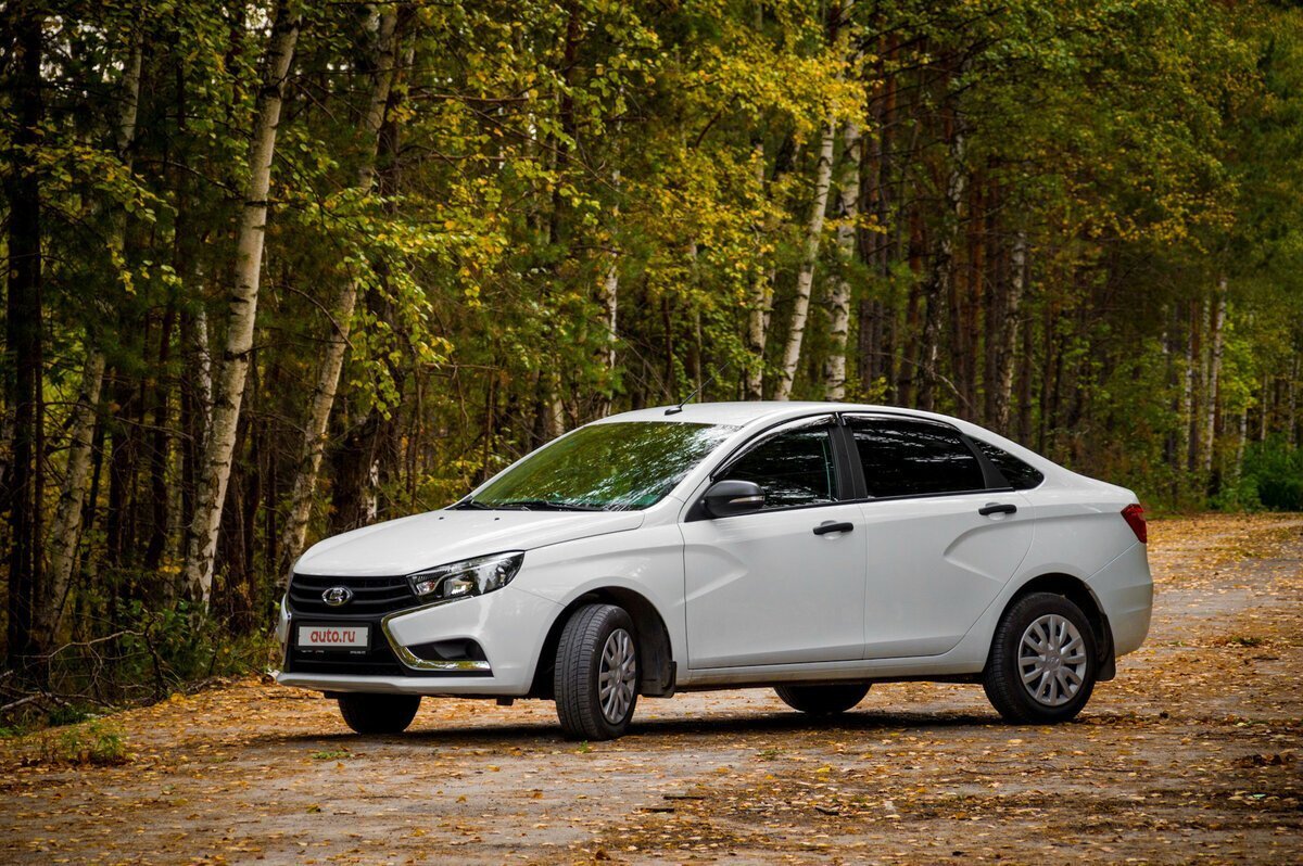 Почем нынче "голая" Lada Vesta?