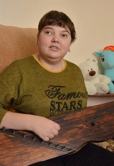 По вине жениха потеряла красоту и зрение, а он её бросил. Как сейчас живёт бывшая модель, попавшая в страшную аварию