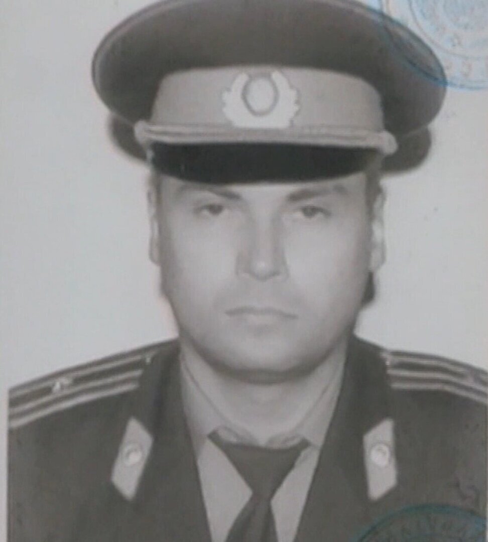 В 1982 году подросток отомстил за смерть матери, виновнику и коррумпированному милиционеру, который его укрывал. Ему удалось скрыться от розыска