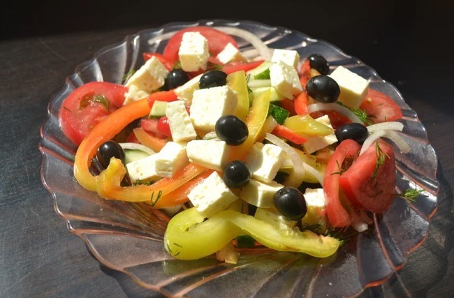 Подруга привезла сыр из Дагестана и я из него приготовила Греческий салат