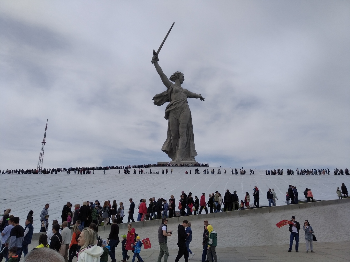 ''Почему 2 февраля лучше всего провести в Волгограде?'' Этот день в городе (как и 9 мая) назначен «красным» – выходным.