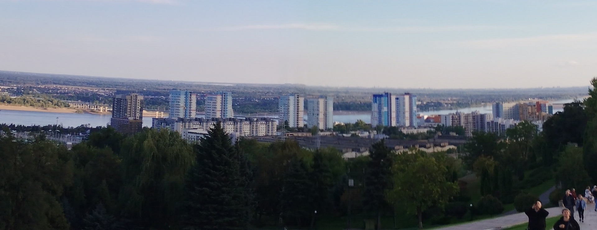 ''Почему 2 февраля лучше всего провести в Волгограде?'' Этот день в городе (как и 9 мая) назначен «красным» – выходным.