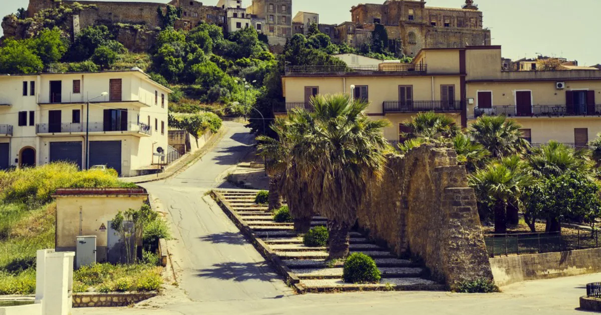 Англия, Америка, Италия: покупаем дом по цене кружки кофе из автомата