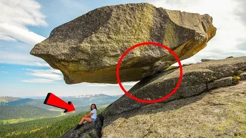 Гравитации нет.