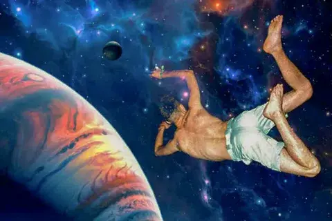 Станций в космосе нет. Потому что нет космоса.