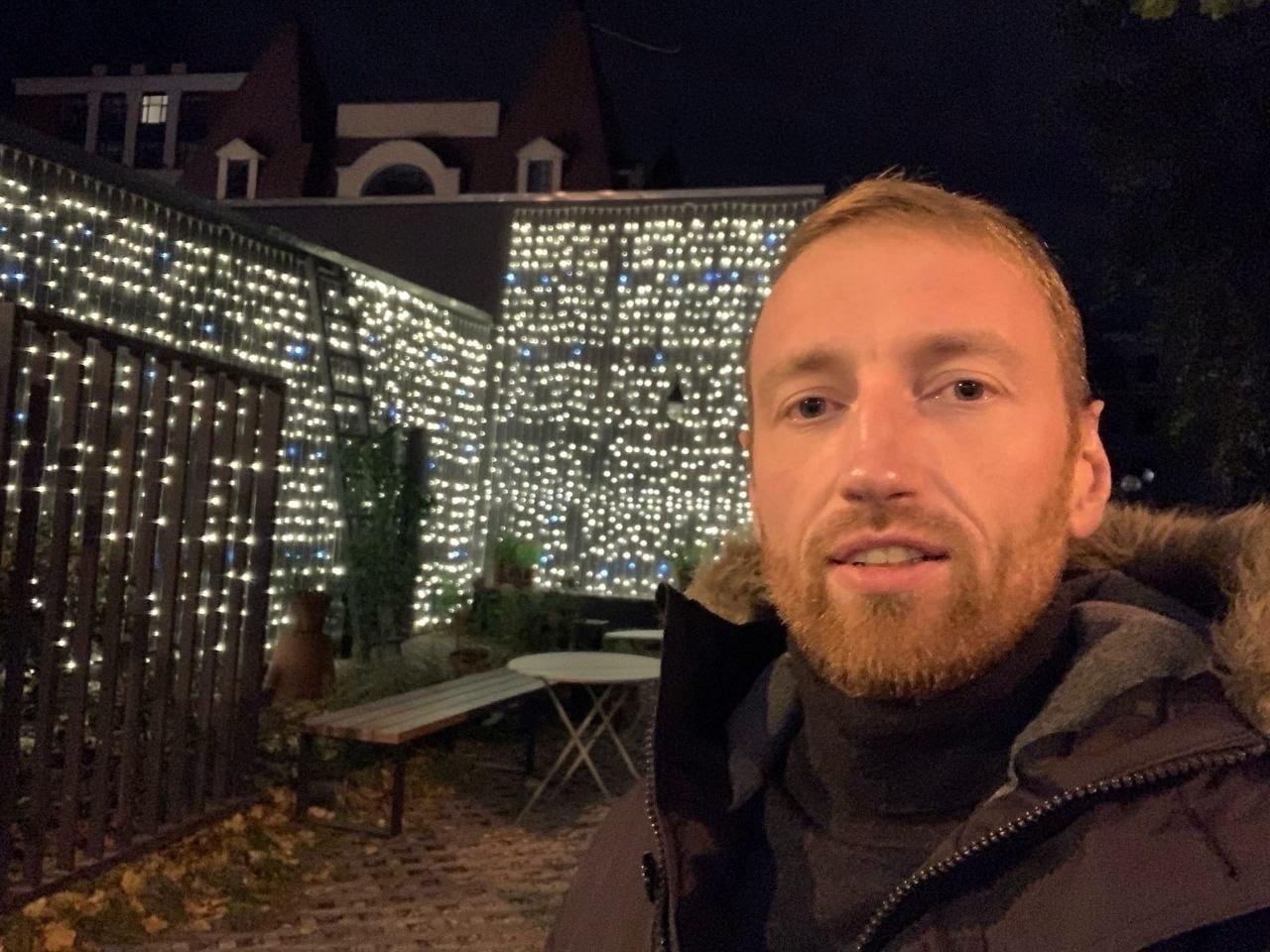 В Нижнем Новгороде девушку задержали и арестовали из-за сережек с радужным принтом.