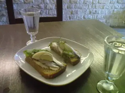 Ответ депутатам на их закон о запрете продажи алкоголя в жилых домах, известных также как «наливаек».