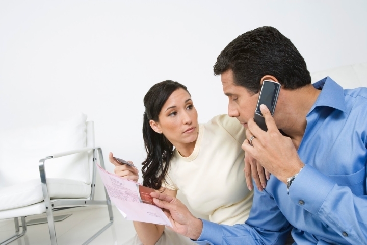 Могут ли коллекторы и банки звонить и угрожать родственникам должника?