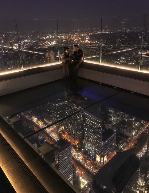 Путешествие по Бангкоку (Тайланд). Небоскреб Maha Nakhon и хождение по стеклянному балкону на высоте птичьего полета. Из зимы в лето.