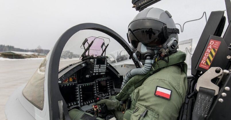 Возможное столкновение России и НАТО. Польша предупреждает о возможном столкновении и водит ограничение для пилотов.