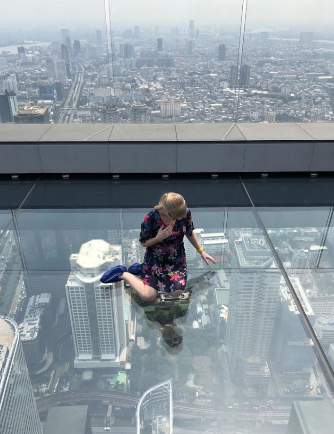 Путешествие по Бангкоку (Тайланд). Небоскреб Maha Nakhon и хождение по стеклянному балкону на высоте птичьего полета. Из зимы в лето.